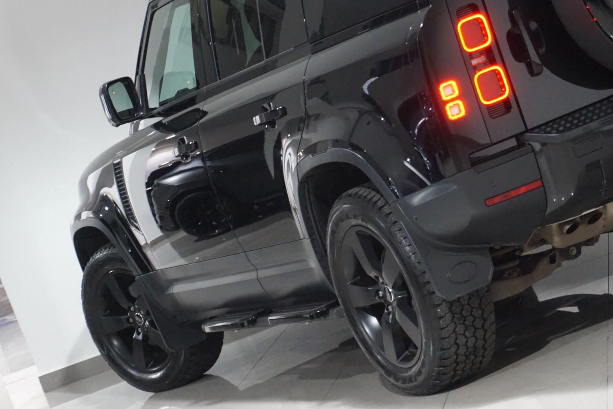 Land Rover Defender 110 3.0 D250 MHEV HSE Hard Top SUV 5dr Diesel Auto 4WD MWB Euro 6 (s/s) (250 ps)